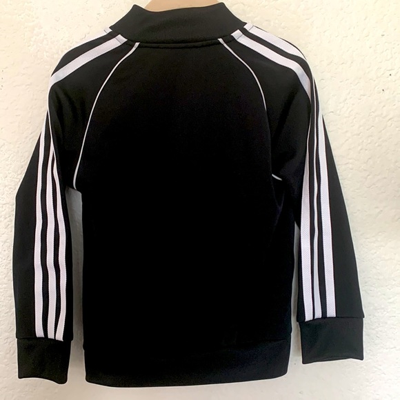 Very gently used Adidas tracksuit 3-4 yr old - Picture 4 of 6